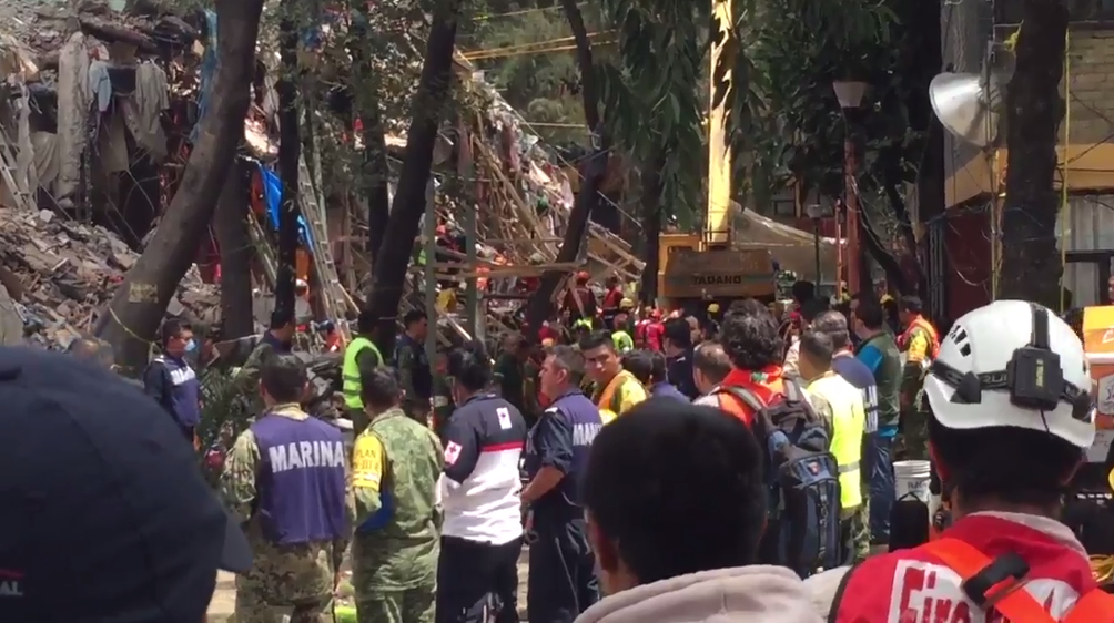 Tras sismo de este sábado se reanudan labores de rescate