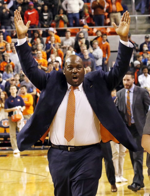 Arrestan a entrenadores de la NCAA por corrupción - ncaa-chuck-person