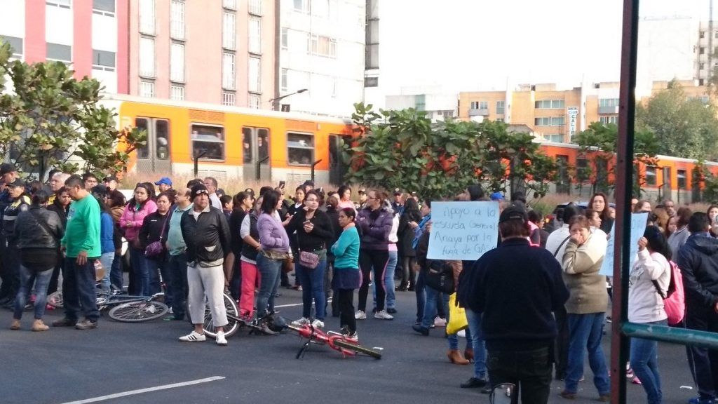 Padres inconformes bloquean Tlalpan - padres-tlalpan1-1024x576