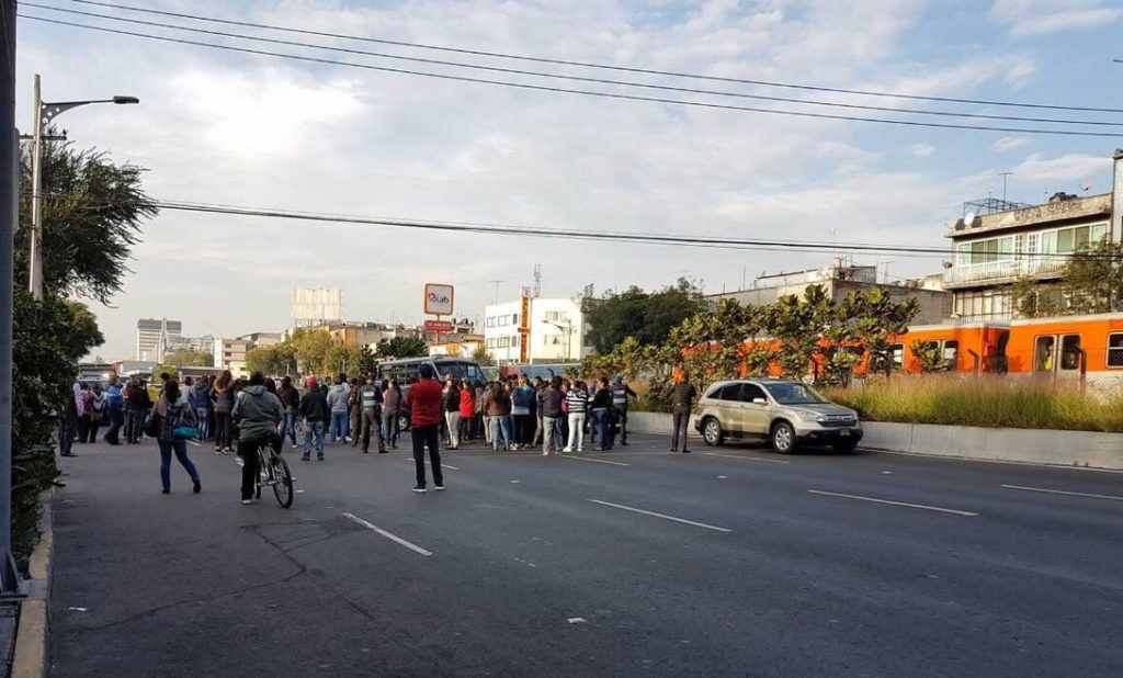 Padres inconformes bloquean Tlalpan - padres-tlalpan2-e1505318096481-1024x618