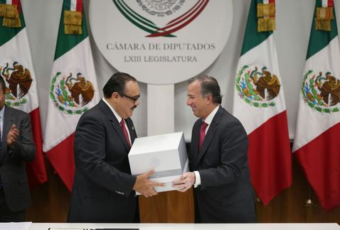 Hacienda sugiere recortes al gasto en 2018