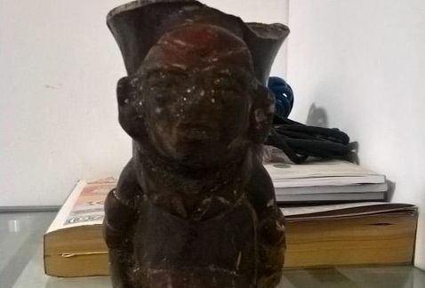 Capturan a colombiano con pieza arqueológica