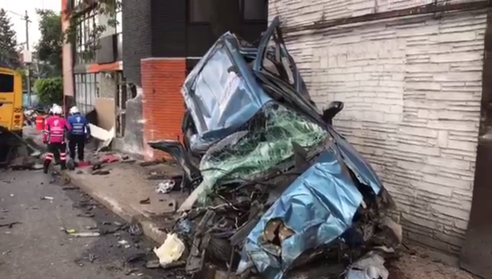 #Video Accidente en Constituyentes deja cuatro muertos y 20 heridos - pipa-coche
