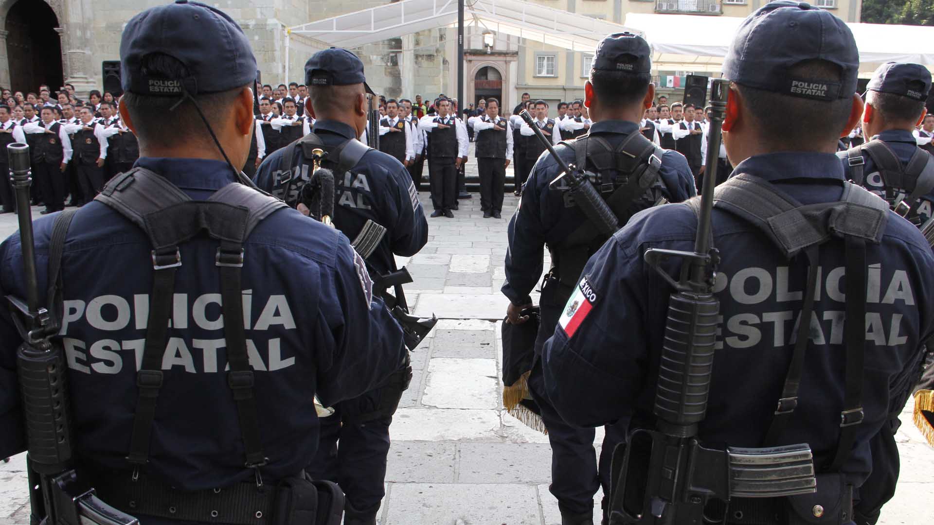 Policía oaxaqueña auxilia a población mixteca afectada por el sismo