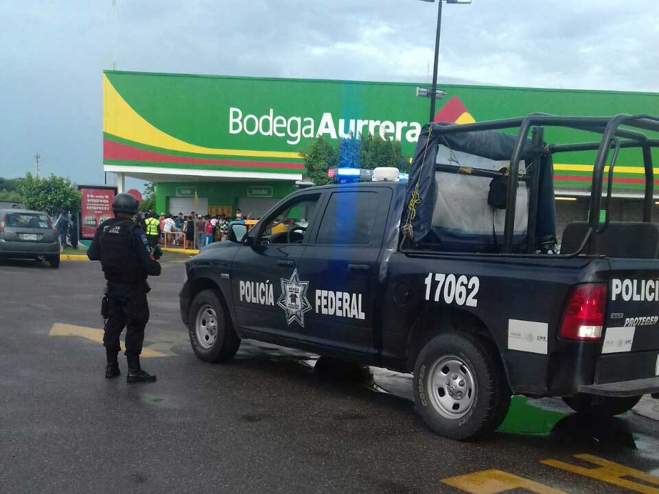 Envían 150 policías federales a Juchitán para evitar saqueos - policía-juchitán-2