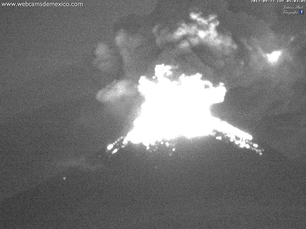 Explosión y fumarolas en volcán Popocatépetl - popocatépetl