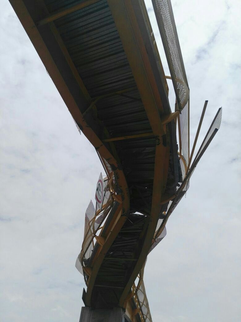 Cierre parcial de la México-Puebla por daños en puente peatonal - puente-3