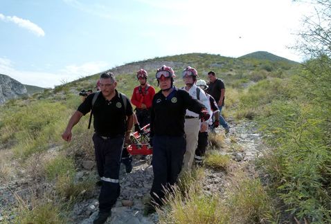 Rescatan a joven lesionado en cerro de Durango Rescatan a joven lesionado en cerro de Durango