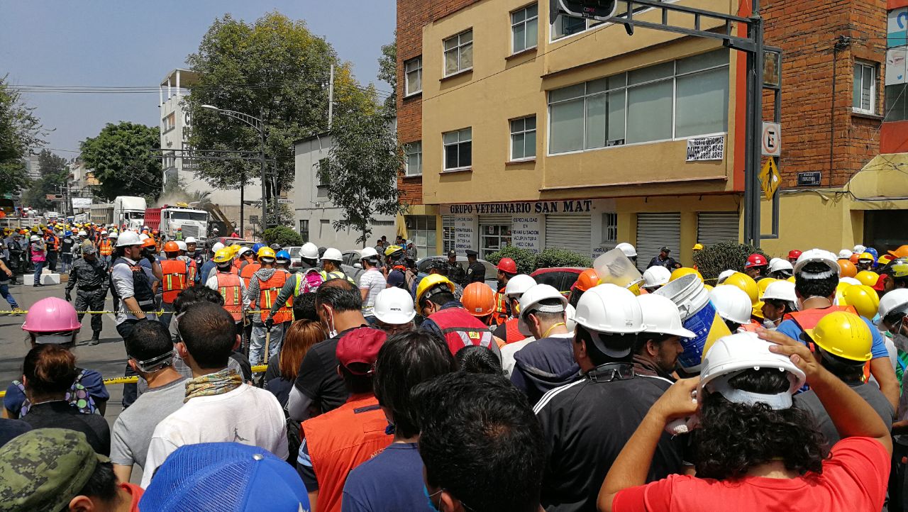 Chile ayudará a México en labores de rescate - rescatista-04