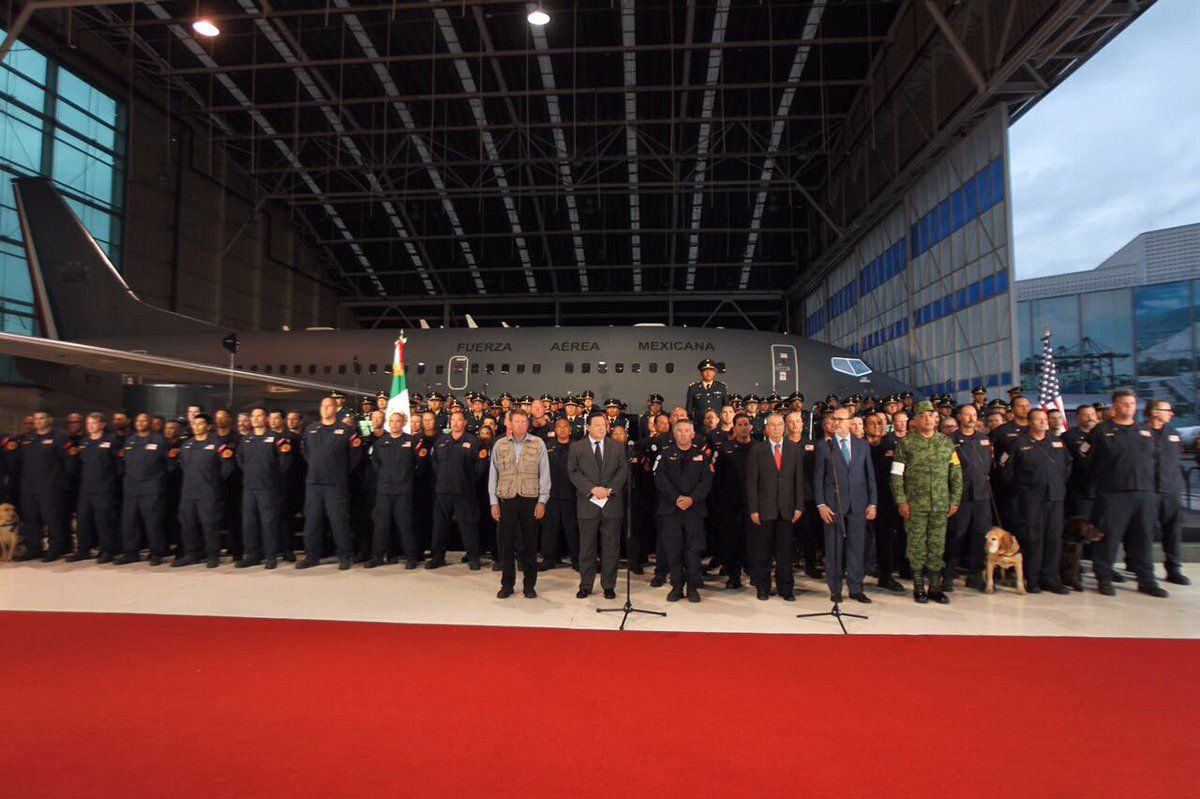 Despiden a rescatistas de EE.UU. tras apoyo en México