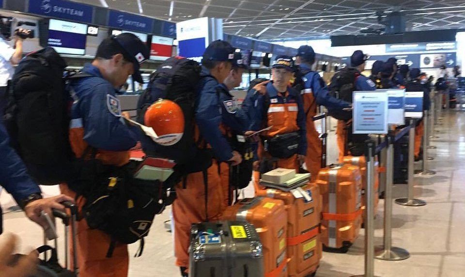 Continúan los trabajos de rescatistas japoneses en la Ciudad de México