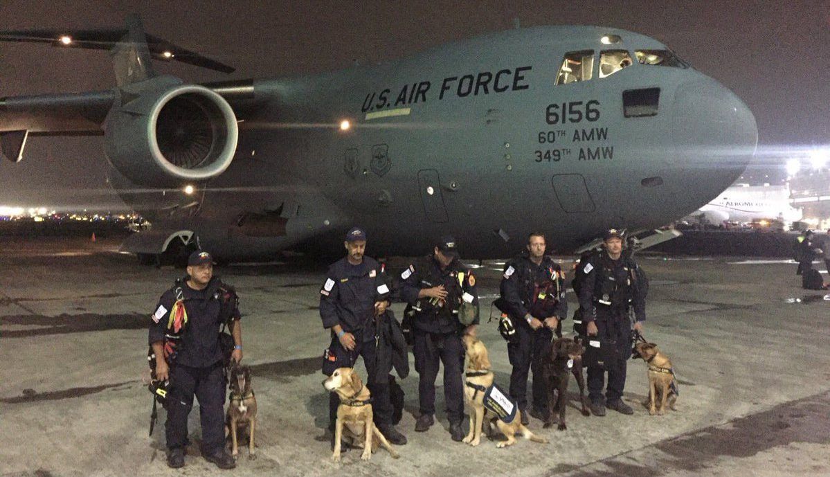 Llegan a México rescatistas de Los Ángeles