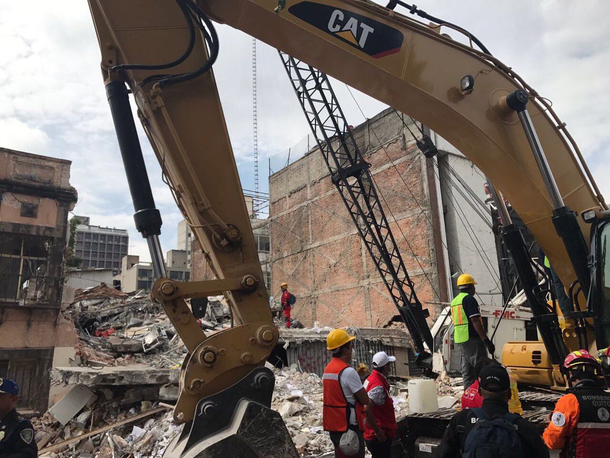 Rescatistas internacionales aumentan esperanza de familiares de sobrevivientes