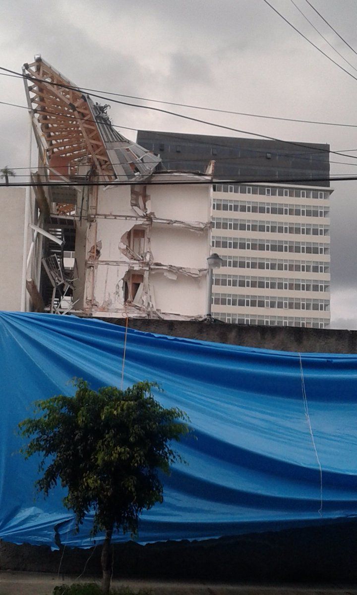 Instalan módulos para orientar a afectados por sismo