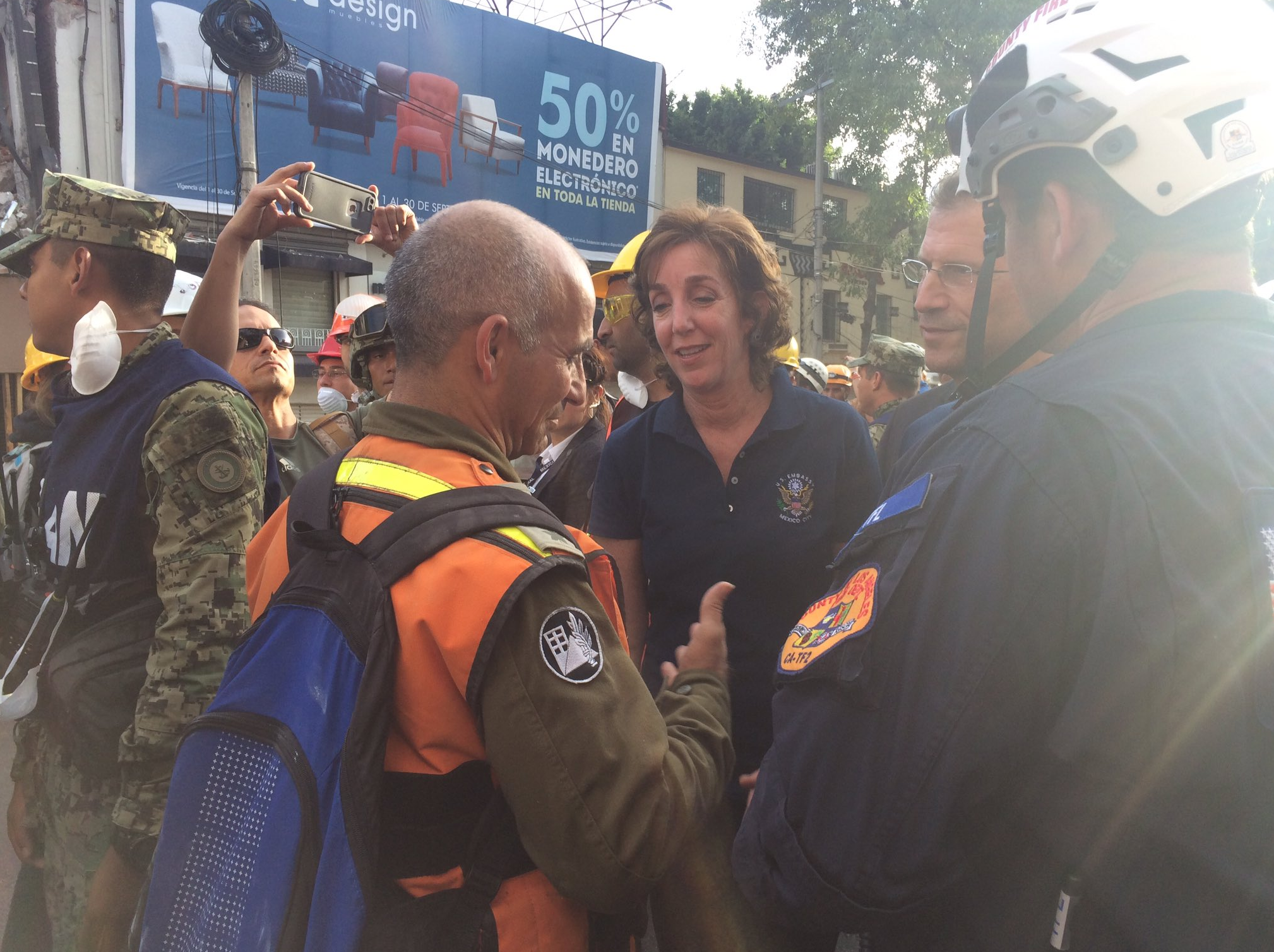 Embajadora Jacobson acude a la zona de rescate en la Roma - roberta-jacobson-2