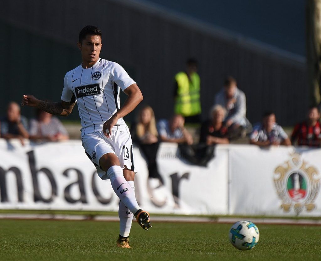 Carlos Salcedo juega en derrota del Eintracht Frankfurt ante Augsburgo - salcedo-eintracht-1024x834