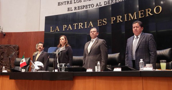 Senado honra a mexicanos que murieron en labores de rescate por Harvey - senado-minuto-de-silencio