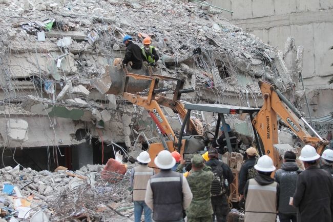 Suman 320 muertos por sismo del 19 de septiembre