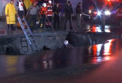 Muere mujer al caer en socavón en Nuevo León