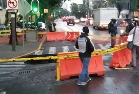 Se forma otro socavón en la Ciudad de México - socavon-santa_cruz_atoyac-delegacion_benito_juarez-cdmx-milenio-noticias_MILIMA20170904_0057_8