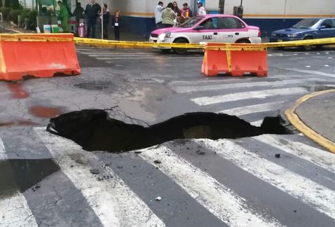 Se forma otro socavón en la Ciudad de México - socavon-santa_cruz_atoyac-delegacion_benito_juarez-cdmx-milenio-noticias_MILIMA20170904_0060_8