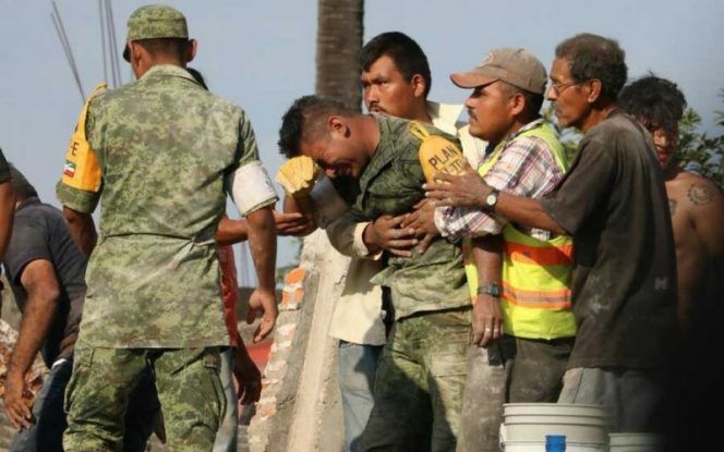 Soldado rompe en llanto tras rescate fallido en Morelos