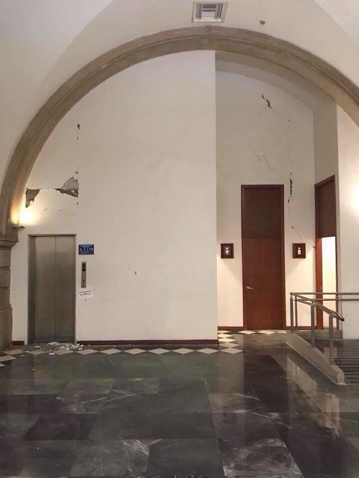 Exigen a directivos de Tec de Monterrey dar la cara - tec-3