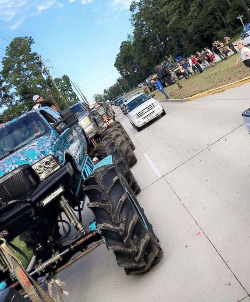 #Video ‘Monster trucks’ al rescate tras Harvey #Video ‘Monster trucks’ al rescate tras Harvey