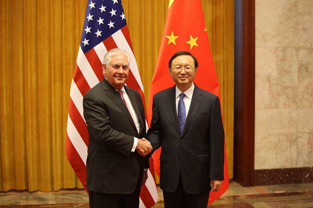 Tillerson analiza conflicto norcoreano con altos funcionarios chinos