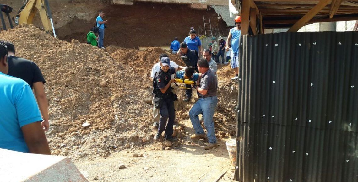 Rescatan a cuatro trabajadores enterrados en Michoacán - trabajadores-3