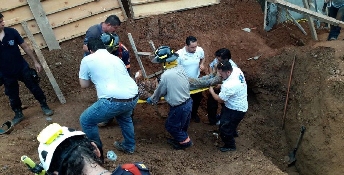 Rescatan a cuatro trabajadores enterrados en Michoacán - trabajadores-5