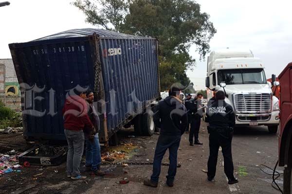 Accidente con semirremolque deja dos muertos en la México-Puebla - trailer-puebla