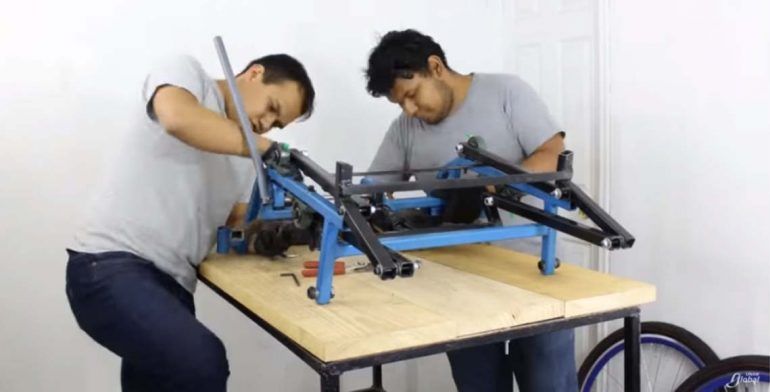 #Video Estudiantes de la UNAM crean triciclo único para niña parapléjica