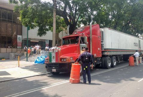 Detienen envío de víveres desde León por ladrones de combustible - víveres-camiones-león
