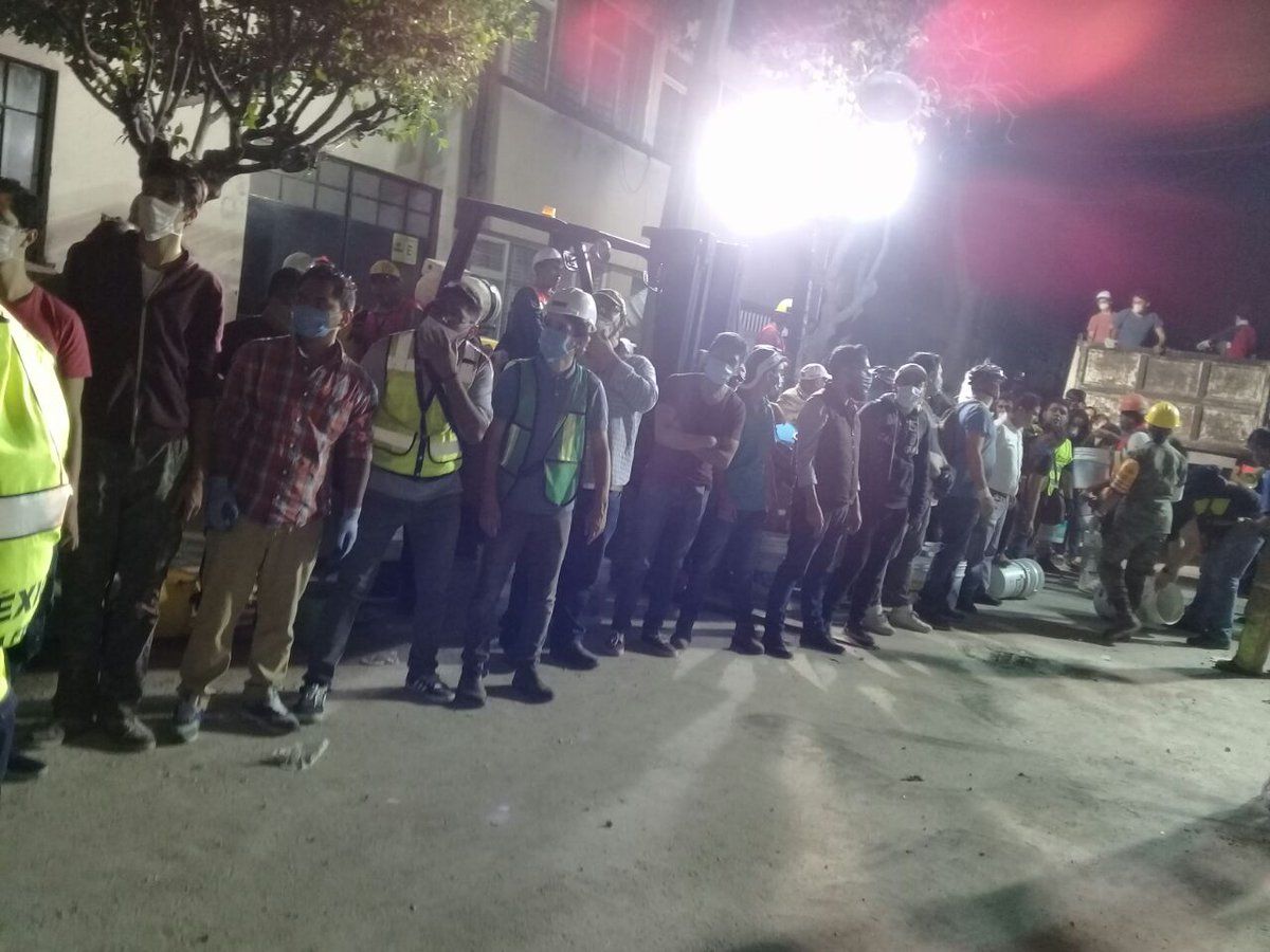 Nuestros hermanos nos necesitan y seguiremos hasta sacarlos de los escombros: voluntarios - voluntarios-sismo2