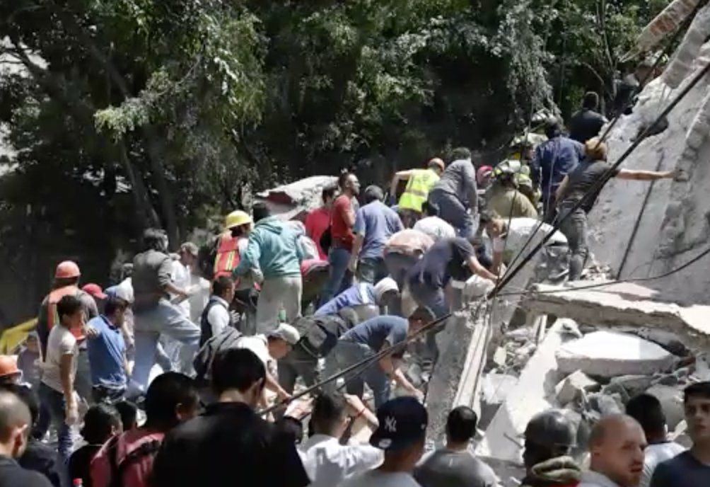 Nuestros hermanos nos necesitan y seguiremos hasta sacarlos de los escombros: voluntarios - voluntarios