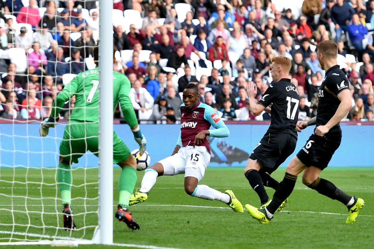 West Ham gana y sale de zona de descenso  - west-ham
