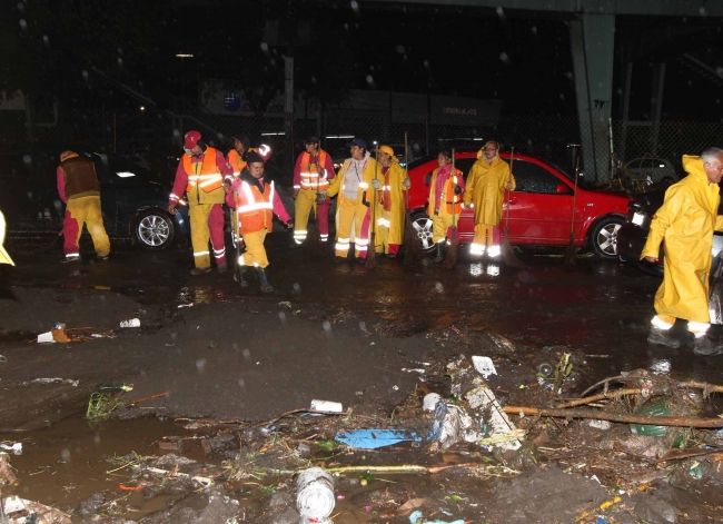 Retiran 530 toneladas de lodo tras inundación en Xochimilco - xochimilco-lluvias
