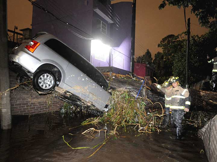 Tromba afecta a 200 viviendas en Xochimilco - xochimilco