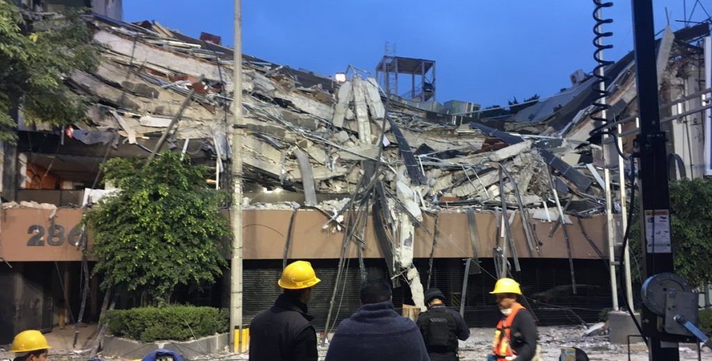 Recuperan tres cuerpos más de Álvaro Obregón suman 27 cadáveres rescatados - Álvaro-Obregón-286-Foto-de-@katilunga-e1506457104277-1024x520
