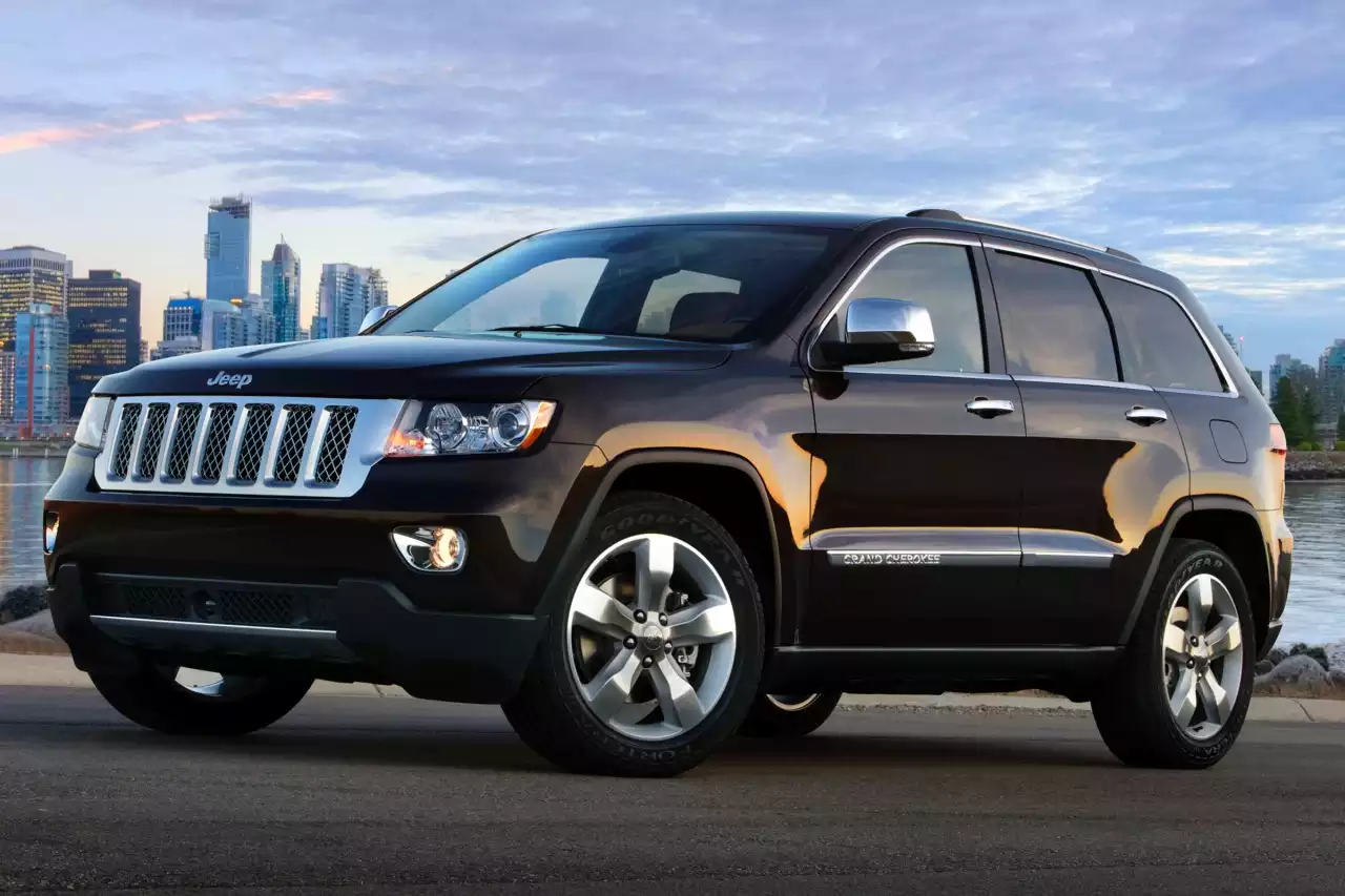 Llaman a revisión 21 mil coches de Fiat Chrysler - 2013_jeep_grand-cherokee_4dr-suv_overland_fq_oem_5_1280