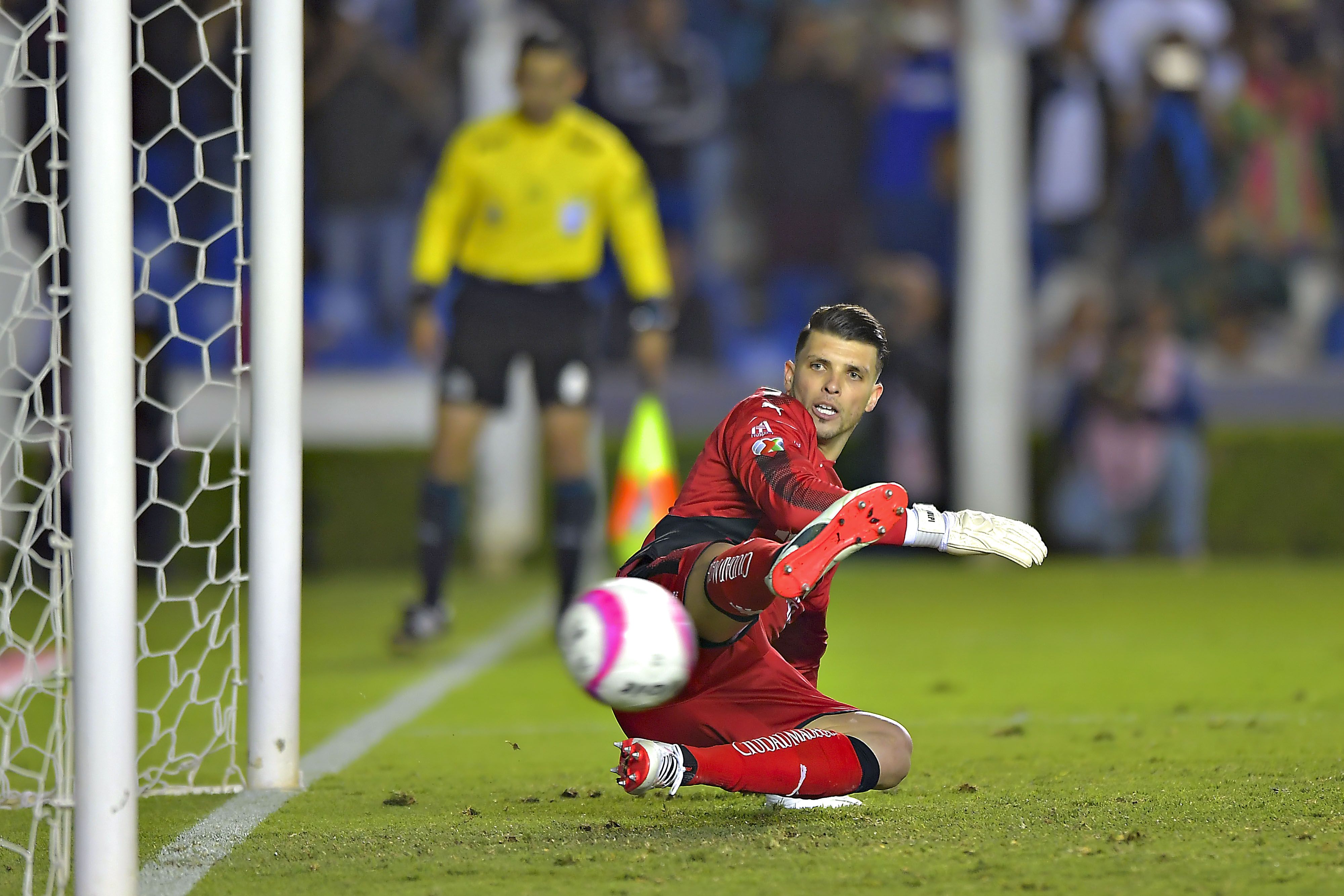 Cruz Azul vence a Gallos Blancos con polémico arbitraje - 20171017_3547