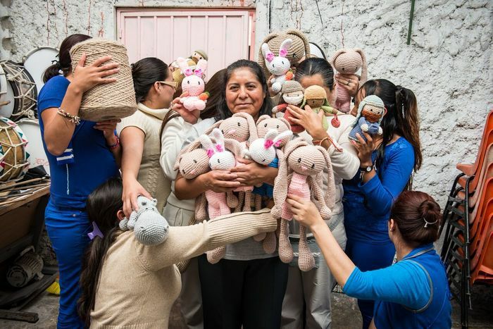 Reclusas tejen Fridas para recaudar fondos y apoyar reconstrucción - 22154398_1808437432735076_1883197268497954763_n