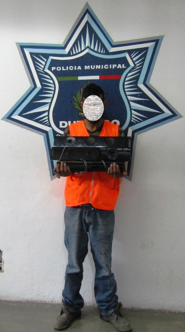 Finge cargar un bebé para robar teatro en casa en Durango - 627610-1