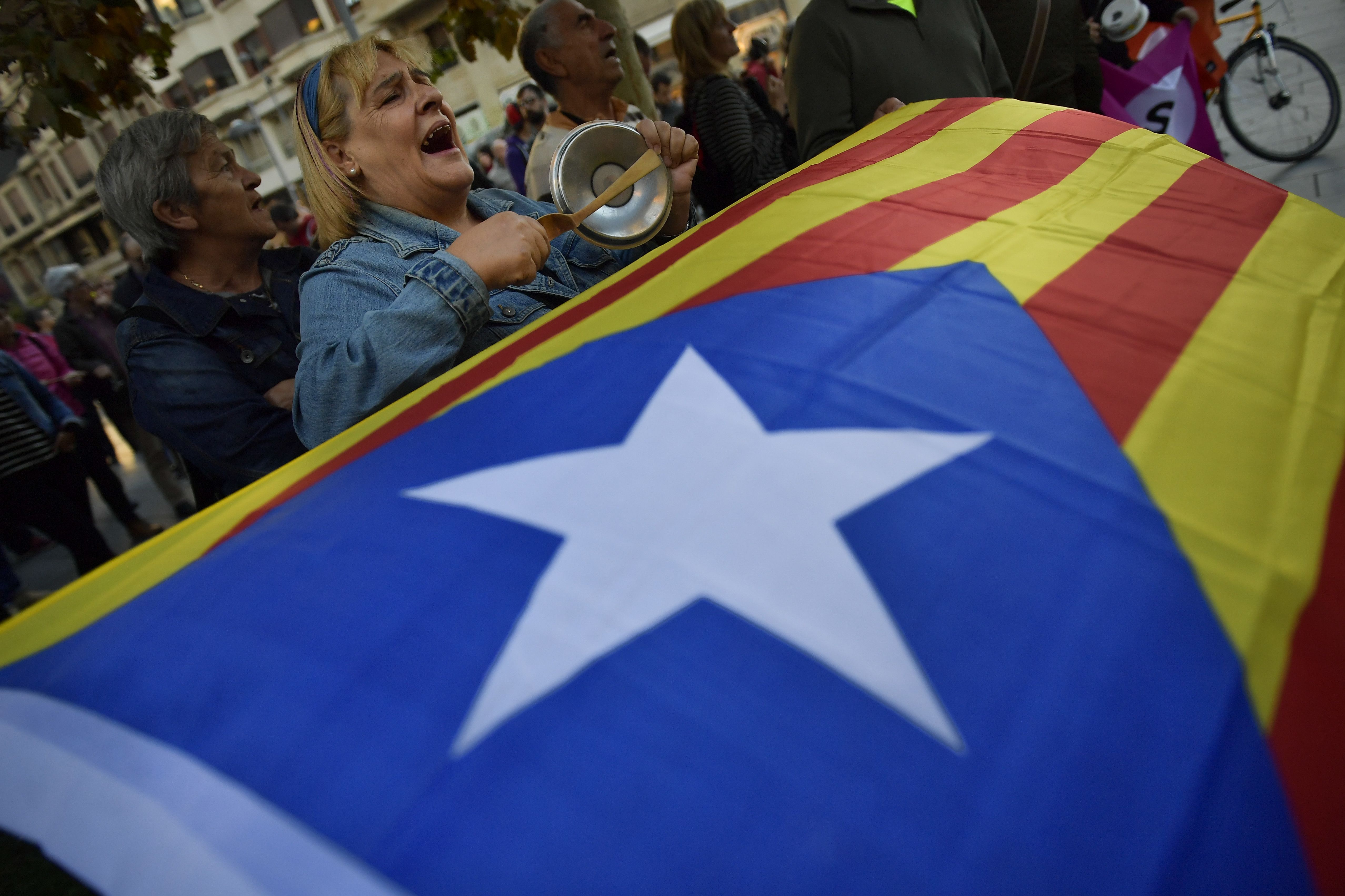 Detienen a dos líderes independentistas de Cataluña