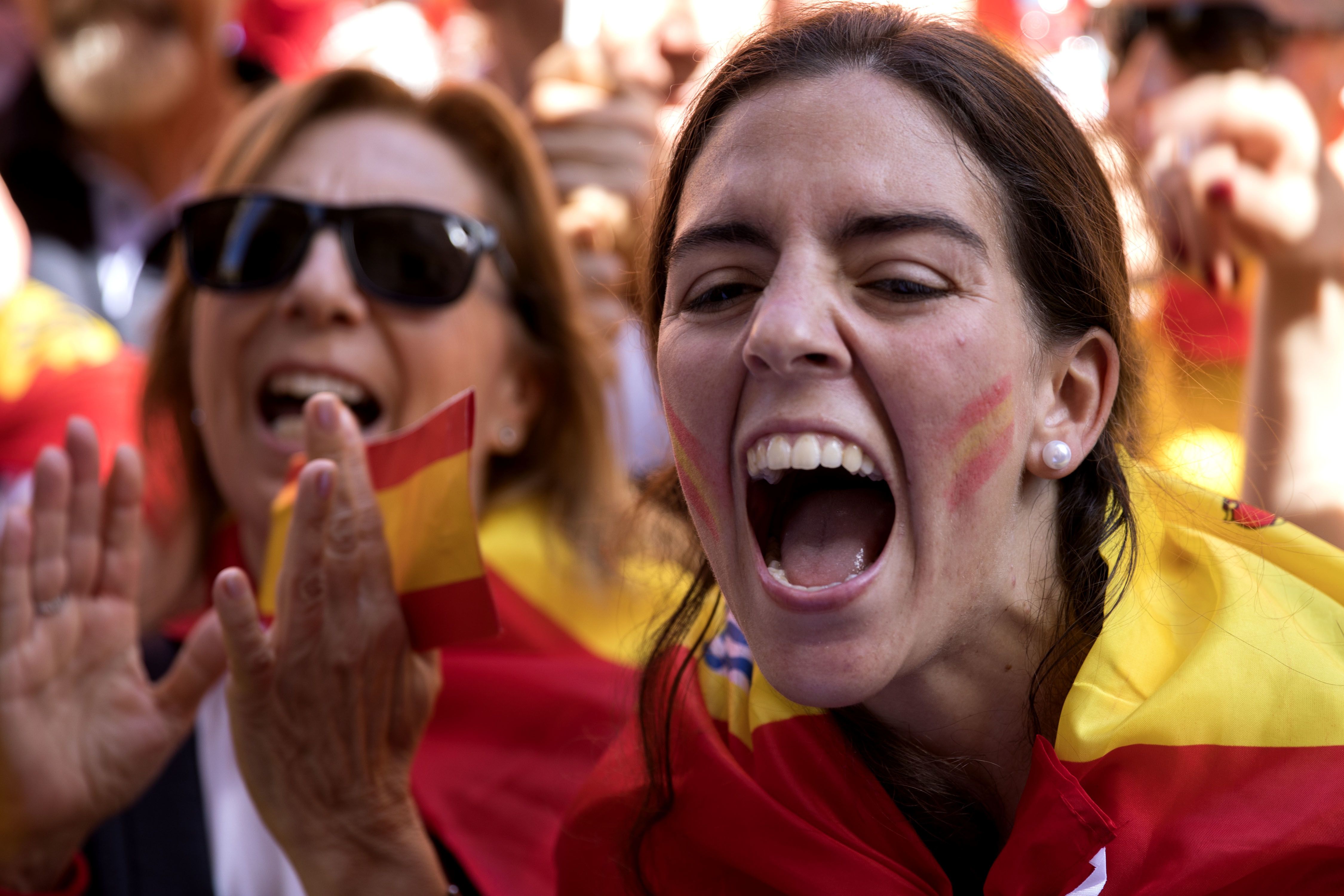 España advierte a Cataluña por posible declaración de independencia - AP17282358349744