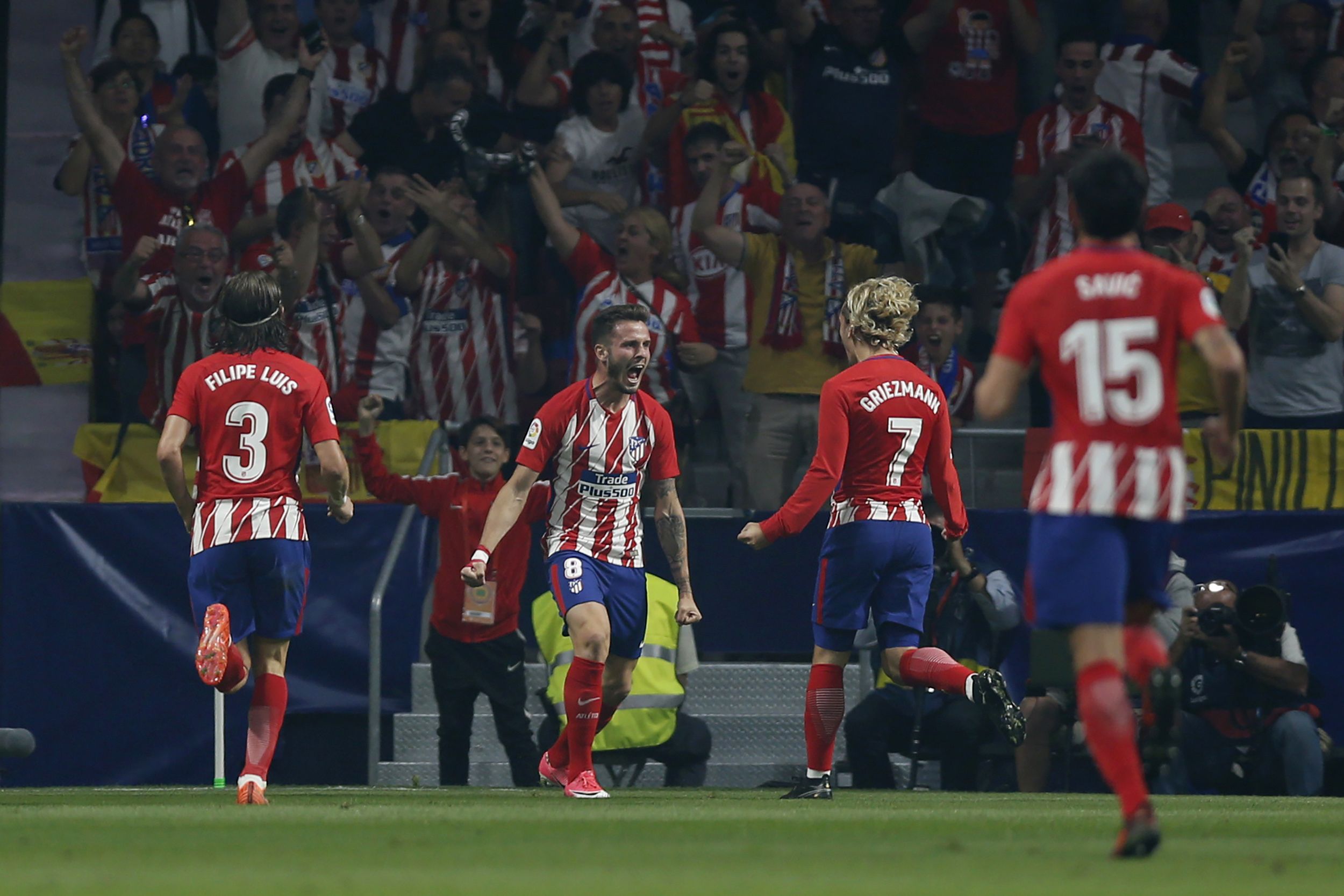 Barcelona empata de último momento con Atlético de Madrid - AP17287736123424