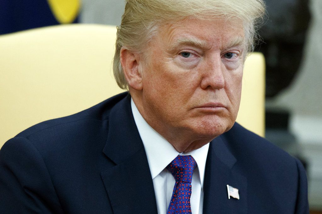 Campaña de Hillary Clinton financió investigaciones sobre Trump y Rusia - AP17294846379284-1