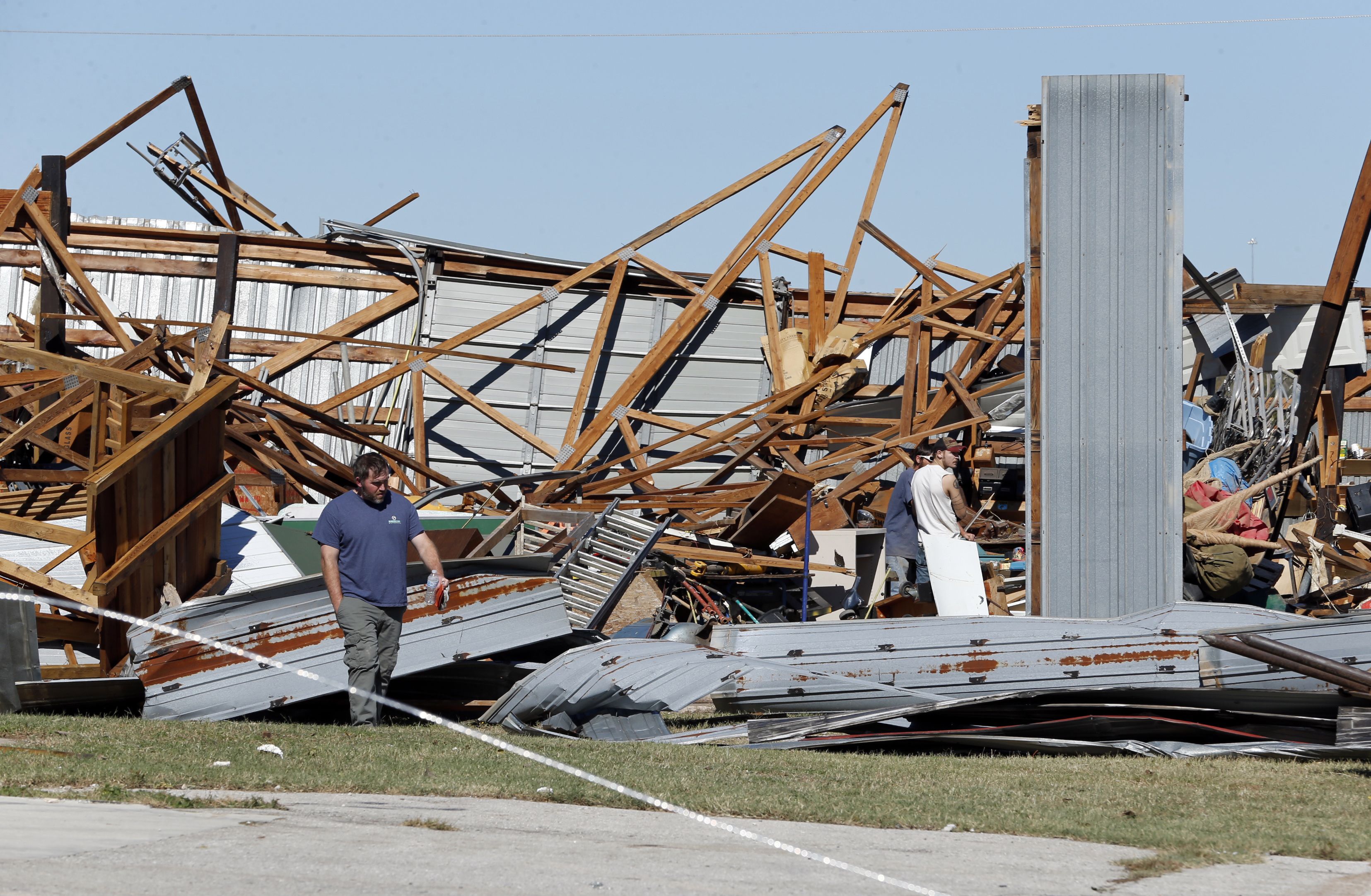 Tornado arranca techo de casino durante concierto de los Beach Boys - AP17295853348671