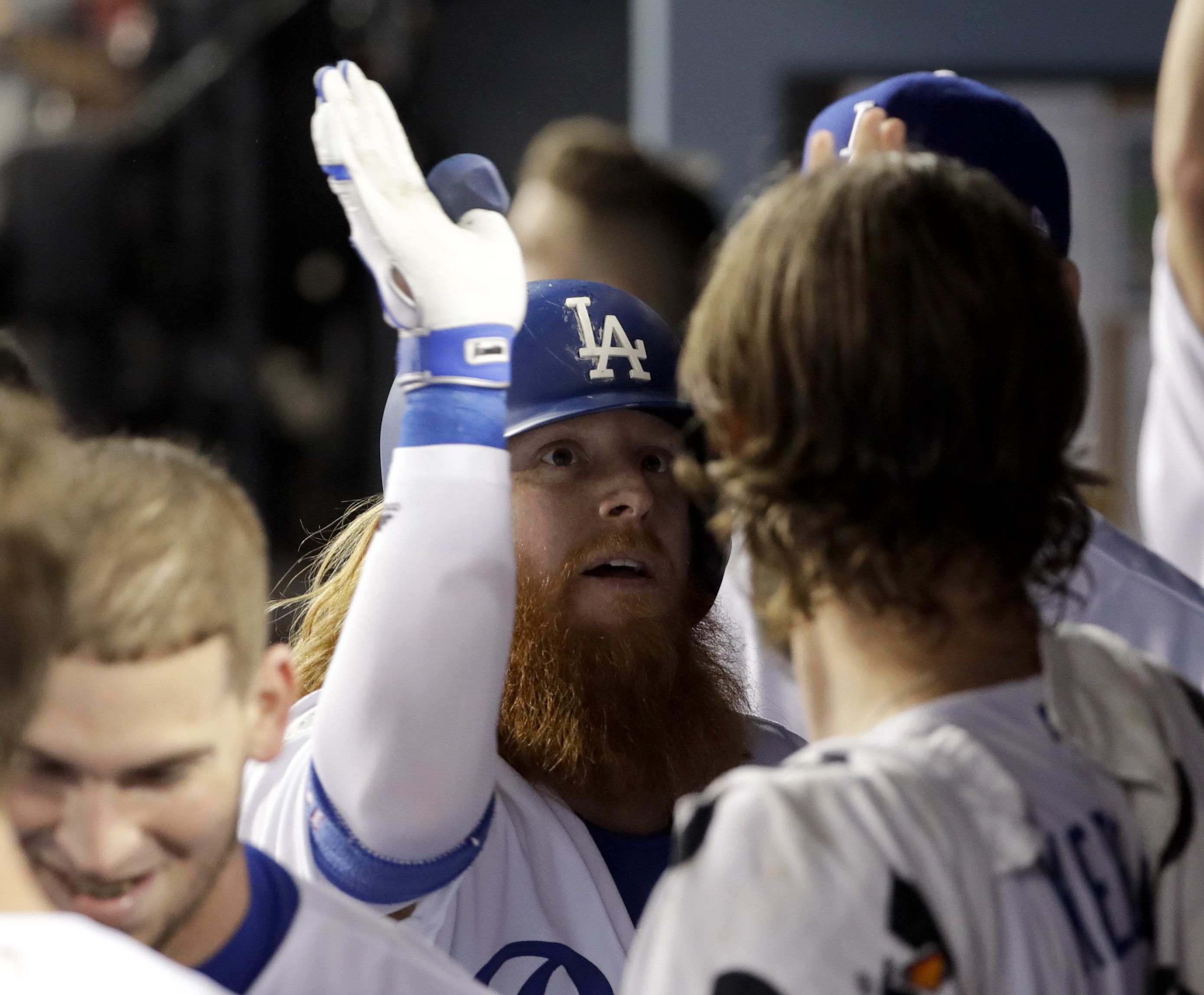 Los Dodgers ganan un juego de Serie Mundial 29 años después - AP17298092532649